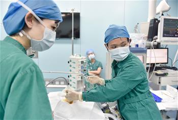 救治癌症女童&mdash;&mdash;兒科醫生的愛和守護