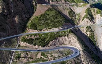 新疆：远方的路