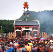 壮族群众祭祀先祖