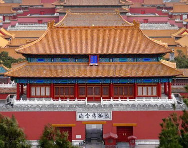 1925年，故宫博物院成立。