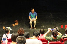 学员走进蜂巢剧场