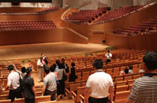 学员参观东方音乐厅