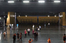 学员们走进上海文化广场剧院