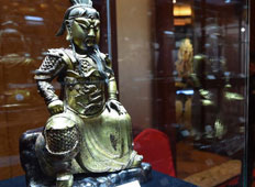 明 铜鎏金关公像