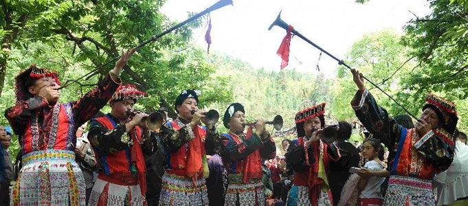 多民族群众欢庆&ldquo;三月三&rdquo;