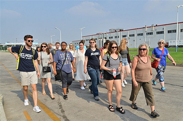 美国贝尔蒙特大学学生团赴双汇总部参观游学