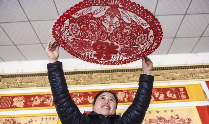 河北阜城：年俗剪纸红火迎新年