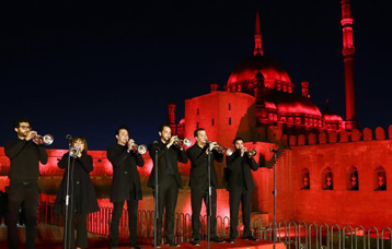 &ldquo;中国红&rdquo;海外闪烁