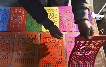 手工制作&ldquo;过门笺&rdquo;