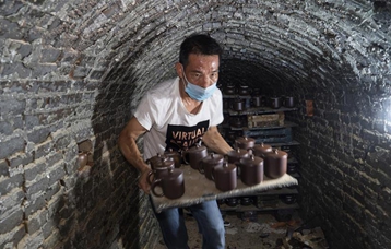 广西钦州：龙窑坭兴陶放光彩