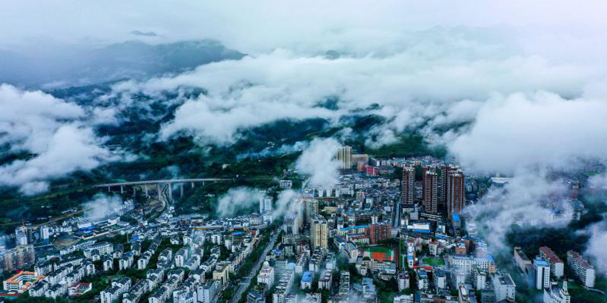 秭归县城雨后美丽云景