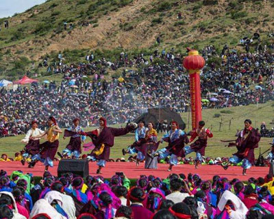 翩跹起舞“善妙之地”――记西藏芒康县一场弦子舞盛会