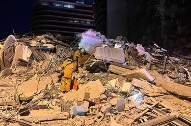 美佛罗里达州一住宅楼局部坍塌致至少3死12伤