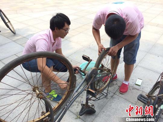 大学生复活300余辆&ldquo;僵尸&rdquo;自行车建诚信车棚