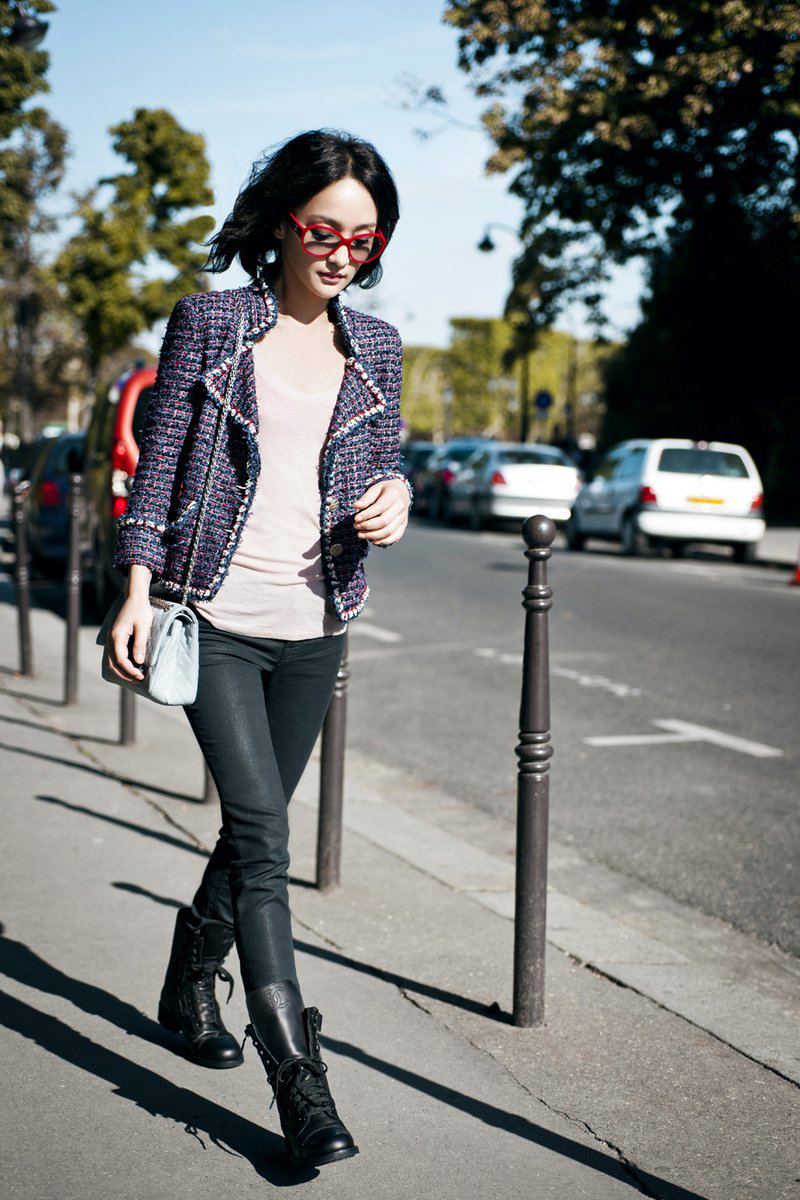 香奈儿小外套展现街头休闲风