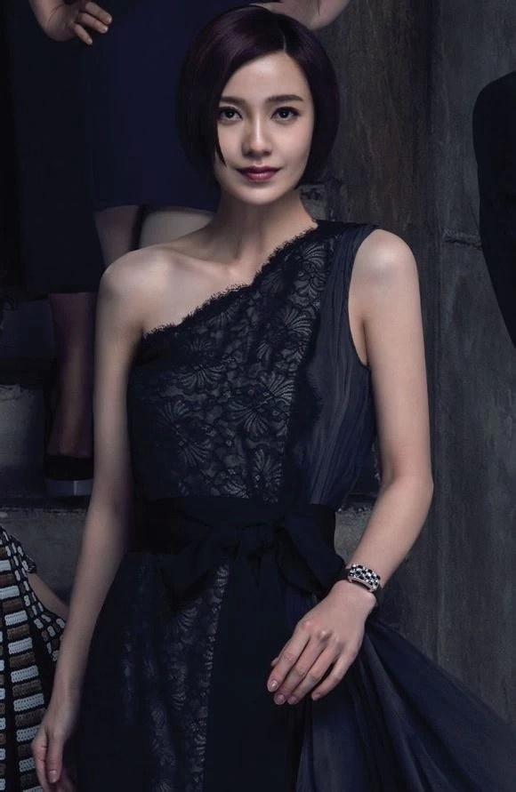 女王顾里，短发也有气场