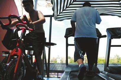 学生出境游夏令营 一月花费六万元