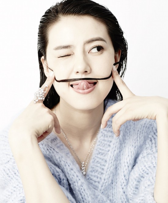 高圆圆登杂志封面 可爱率真扮鬼脸宛若精灵【3】