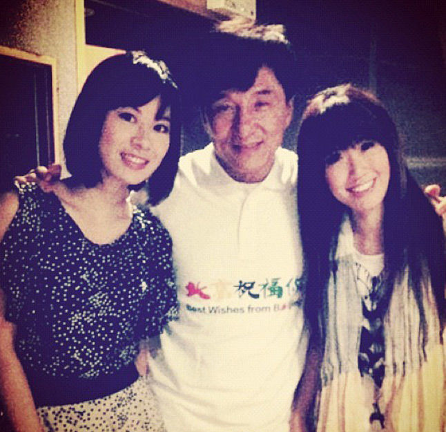 叶晴晴（左）、成龙合影（图片来自叶晴晴微博）