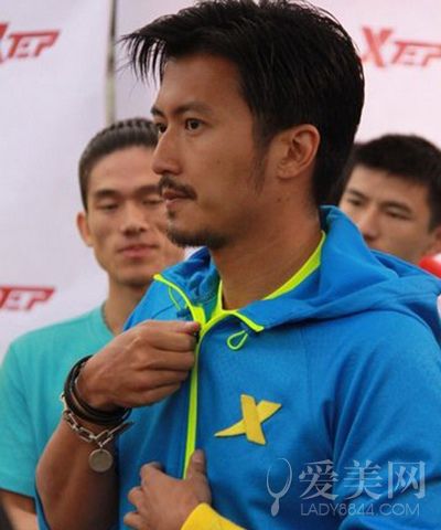  酷炫狂拽！谢霆锋张翰领衔&ldquo;四大村帅&rdquo; 