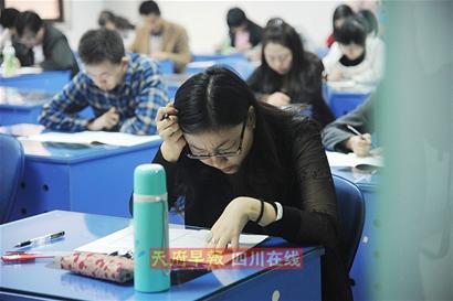 四川公考22万考生参考 "微博打拐"入申论试题