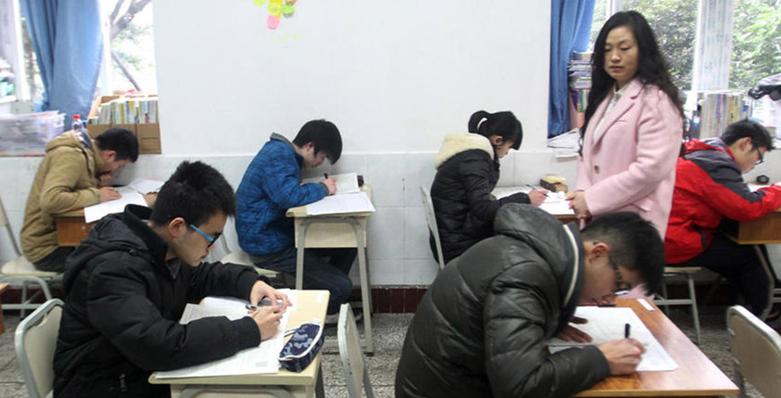 一中学请家长做监考 学生称很新鲜