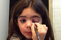 5岁女孩教怎样化妆抓住男人的心