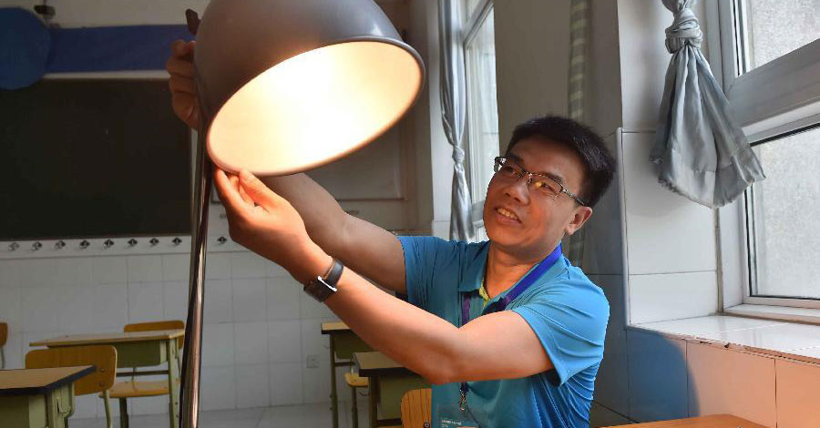 为视障听障考生提供服务