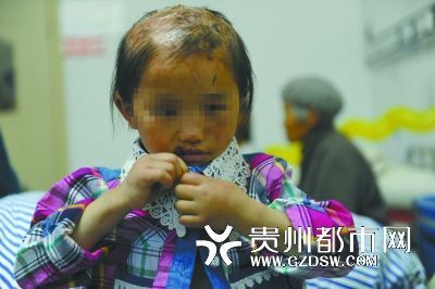 女童被父亲鱼线缝嘴无人敢拦 虐童,不是家务事!