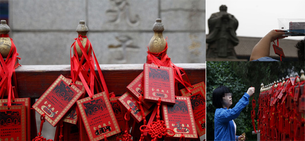 高清组图：高考临近 考生家长孔庙举准考证祈福