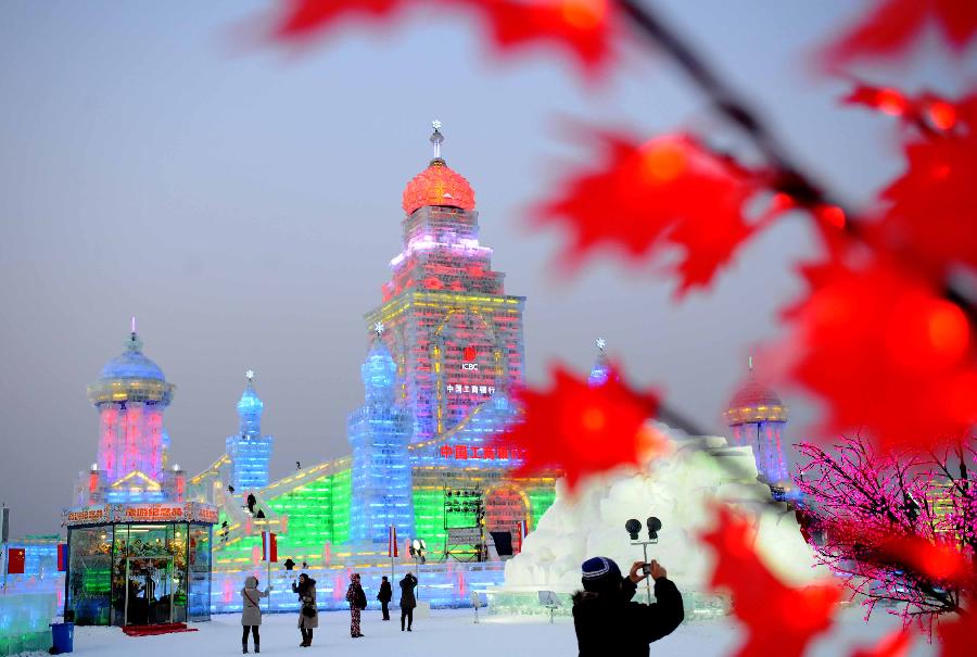 &ldquo;炫彩&rdquo;冰雪节[组图]
