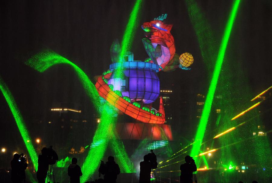 2012台北灯节主灯&ldquo;HAPPY龙&rdquo;正式亮相[组图]
