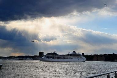 &ldquo;泰坦尼克&rdquo;号纪念邮轮从纽约启航