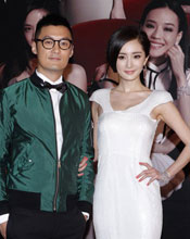 杨幂携手余文乐亮相 凸显好身材