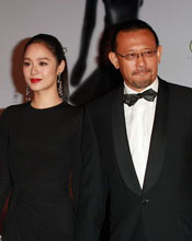 姜文周韵率《让子弹飞》剧组霸气亮相