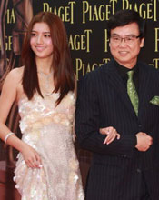 黄百鸣和最佳新演员提名人选吴千语踏上红毯