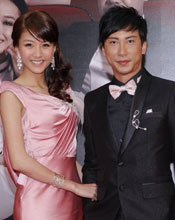 陈嘉恒、杜宇航携手亮相金像奖红毯