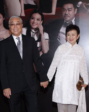 老戏骨曾江携夫人亮相红毯