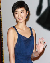 桂纶镁、惠英红等众星先后步入红毯