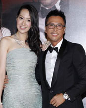 甄子丹携夫人汪诗诗恩爱亮相金像红毯