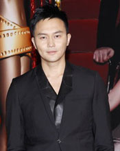 张智霖憔悴现身红毯 未见袁咏仪相伴