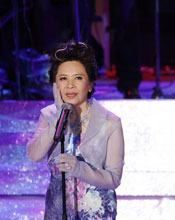 叶德娴深情献唱歌曲《一切为他们》《明星》