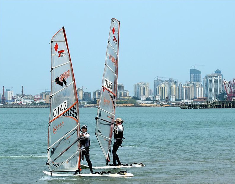 丽日蓝天看海口