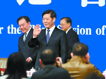 杨栋梁:12万公里油气管查出近3万处安全隐患