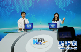 主持人与访谈嘉宾合影