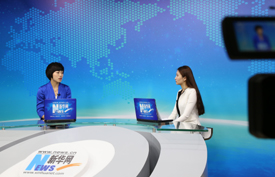 访谈嘉宾与主持人交流