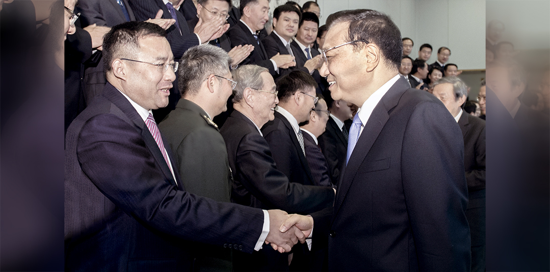 2015年11月30日，国务院总理李克强接见中国博士后青年创新人才代表吴道洪博士