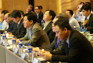 参会嘉宾台下聆听