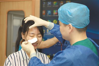 走进泰安&ldquo;送光明&rdquo;