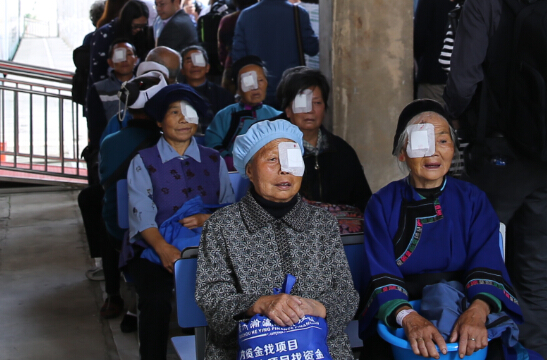 中石化光明号健康快车第二次驶入贵州